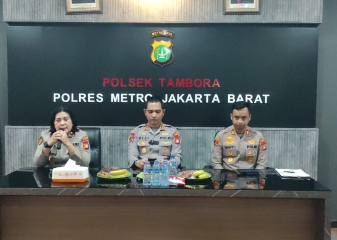 Wakapolres Metro Jakarta Barat Tekankan Pelayanan Masyarakat dan Pengecekan Urin di Polsek Tambora