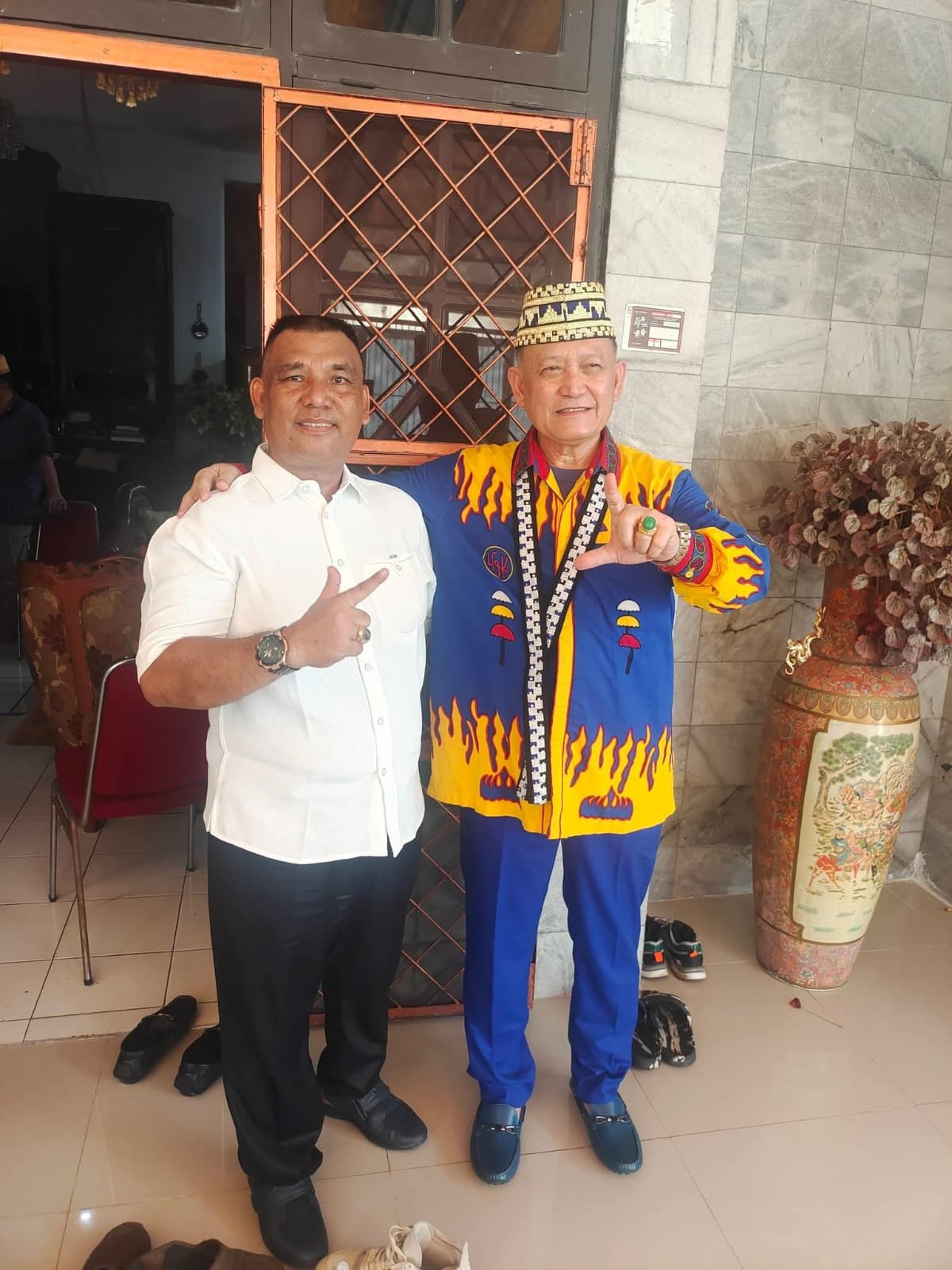 Tokoh Adat Edison Pubian Dukung Dang Ike Edwin:  Teladan Nyata Orang yang Baik Selalu Bijaksana demi Keamanan dan Kedamaian Bersama