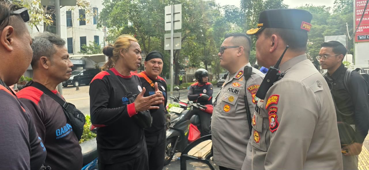 Kapolsek Menteng Patroli di Wilayah Hukum yang Rawang Kejahatan di Siang hari : Senyum Sapa Salam dan Santai