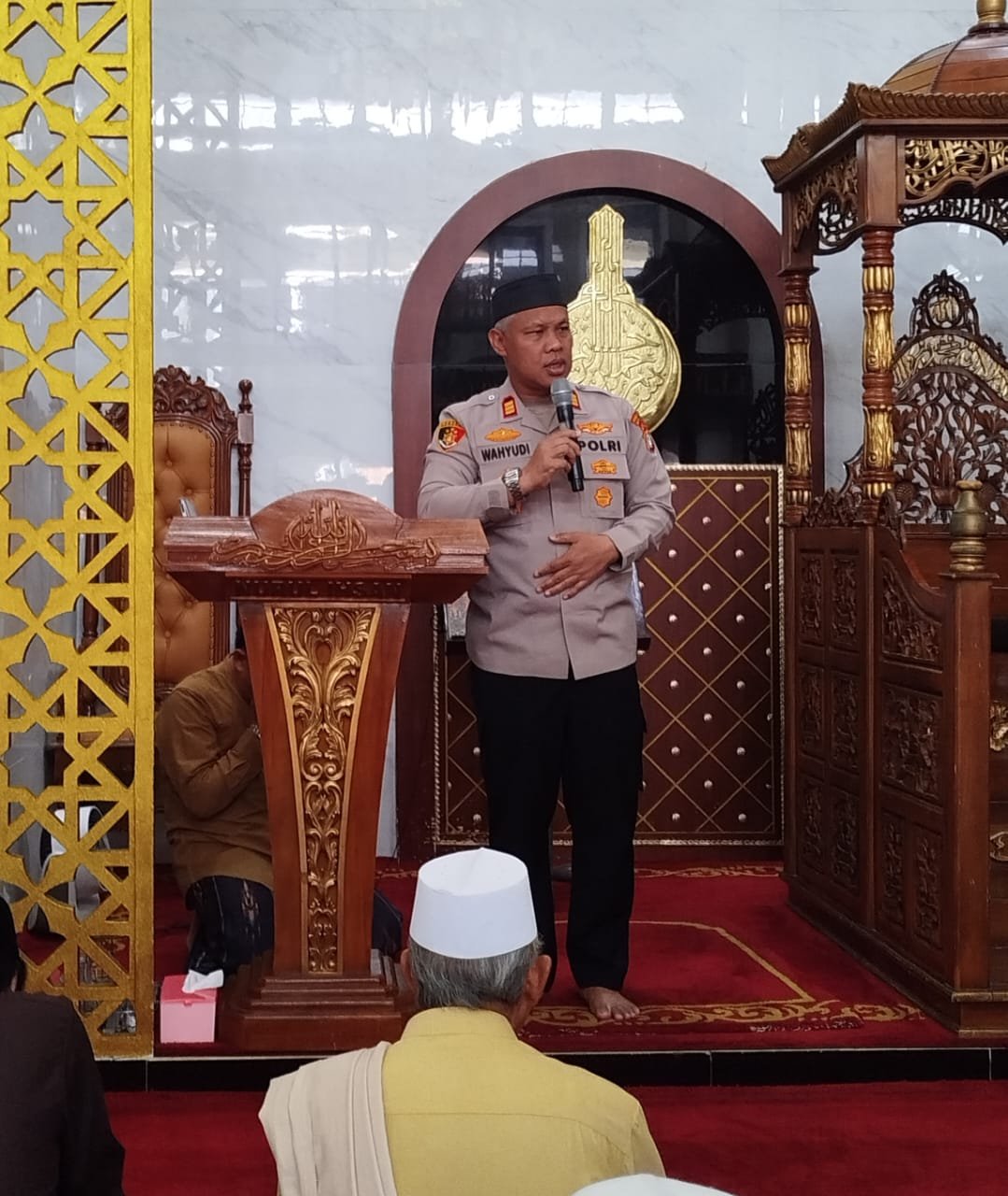 Jaga Jakarta On The Spot, Kapolsek Pondok Gede Sampaikan Pesan Kamtibmas Sebelum Sholat Jumat di Jatiwaringin