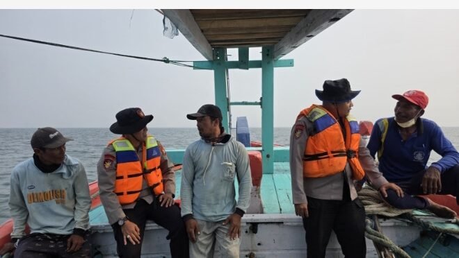 Layanan Polisi 110, Satpolairud Polres Kepulauan Seribu Patroli Laut Sambangi Nelayan dan Imbau Waspada Cuaca Buruk