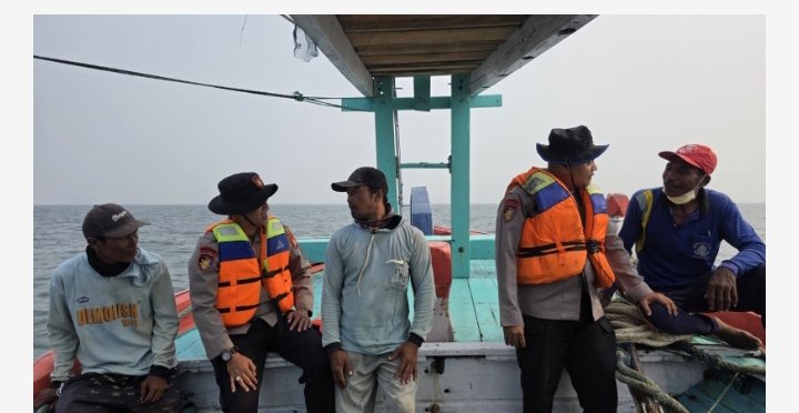 Layanan Polisi 110, Satpolairud Polres Kepulauan Seribu Patroli Laut Sambangi Nelayan dan Imbau Waspada Cuaca Buruk